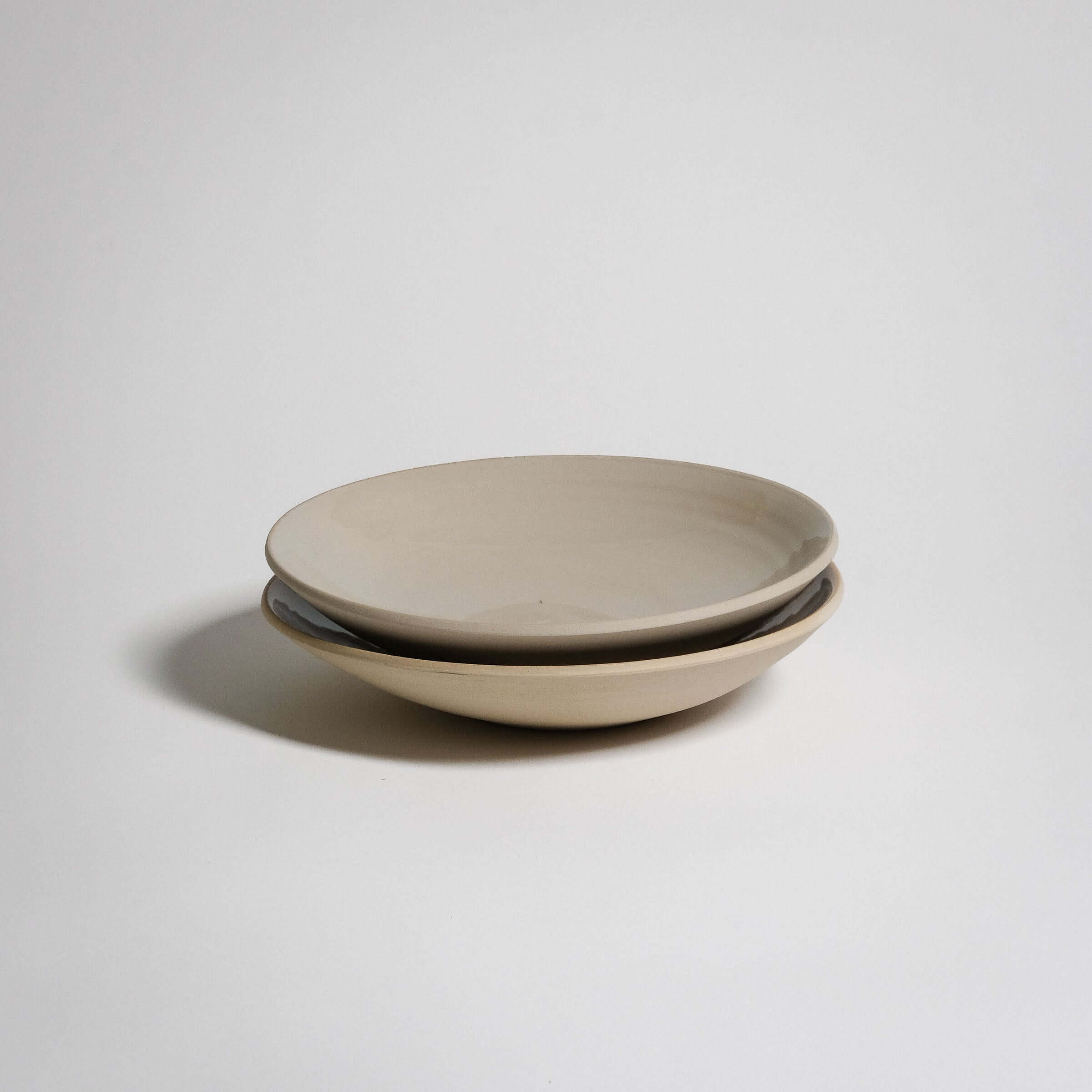A Dinner Plate with a bit more round belly, so it's more a Bowl. Two of them stacked.