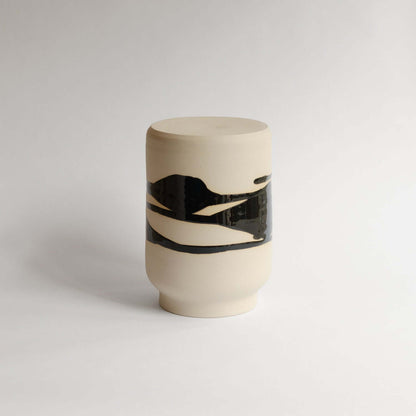 Discover the unique Big Vase Otis, classic VBC design with a sleek mix of glossy glazes. Perfectly sized at 21.5 cm tall for any interior. Shop now! von viola beuscher ceramics