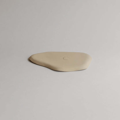 Discover the charm of our Creme Handbuilding Tray. Unique, lovingly handcrafted grey stoneware with food-safe glaze. Perfectly sized at 18.5 cm for your home. von viola beuscher ceramics