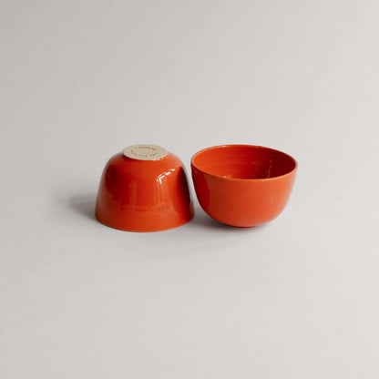 Shop the Nomi Pepe Coffee Cup, a VBC classic. 170 ml of handmade charm with unique glossy black brush strokes. Each piece is one-of-a-kind! von viola beuscher ceramics