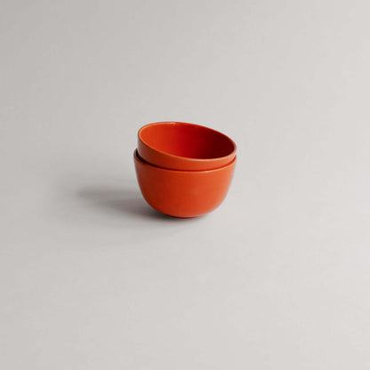 Shop the Nomi Pepe Coffee Cup, a VBC classic. 170 ml of handmade charm with unique glossy black brush strokes. Each piece is one-of-a-kind! von viola beuscher ceramics