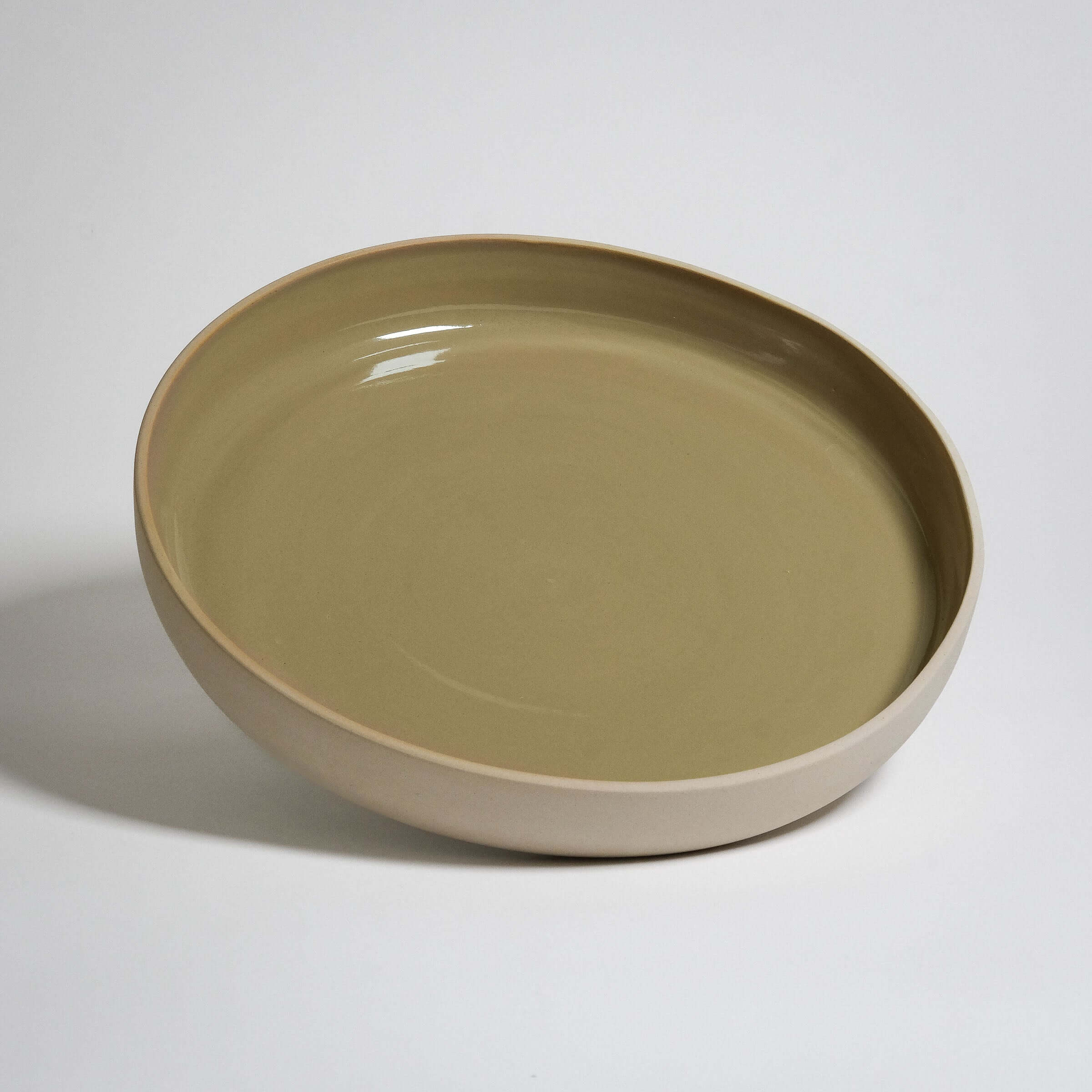 A very big Serving Plate with high rims. Outside is no glazing and inside is a MOSS glazing.