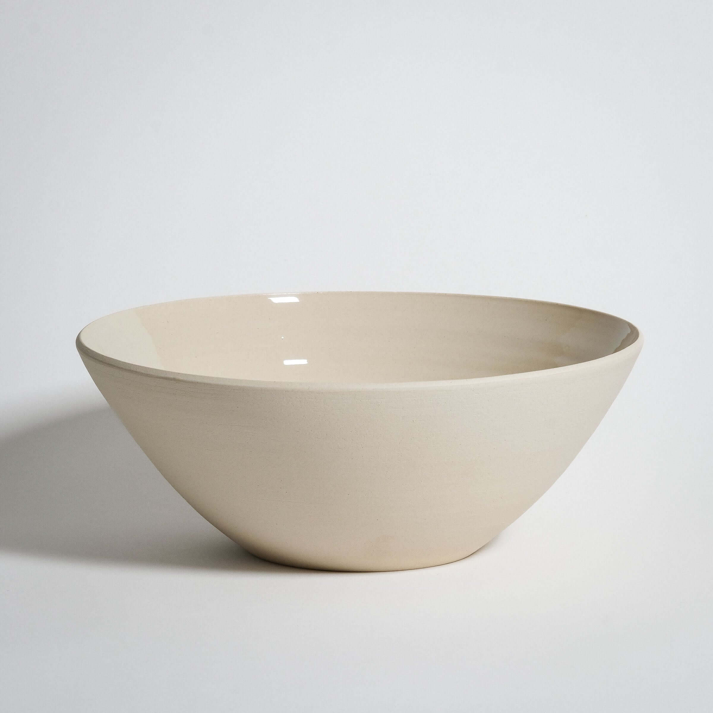 Handmade Serving Bowl Yun Creme in high-quality stoneware with glossy transparent glaze, food-safe and durable.