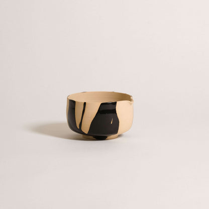 Matcha pouring bowl Otis made from grey stoneware with glossy black spout and handcrafted detail.